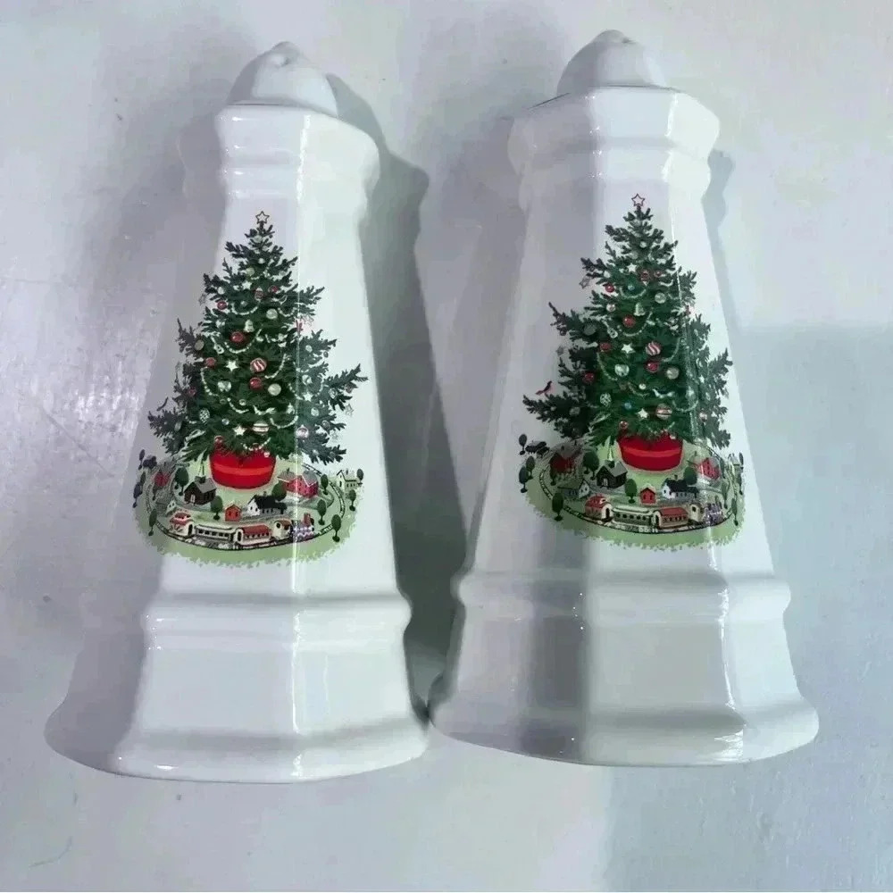 PFALTZGRAFF Christmas Heritage Lighthouse Salt‎ and Pepper 2 piece Set